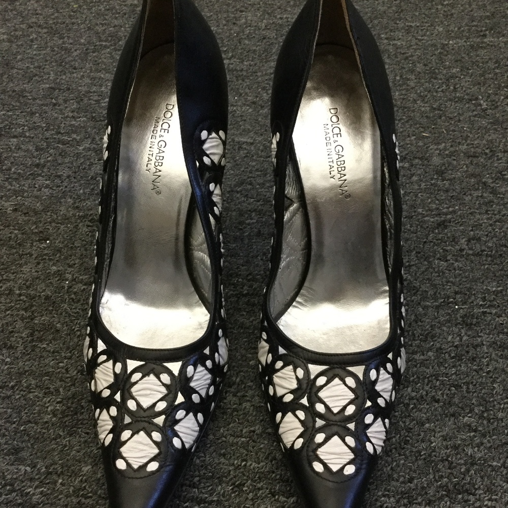 D&G lazer leather pump